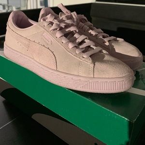 BNIB Dusty pink suede puma sneakers
